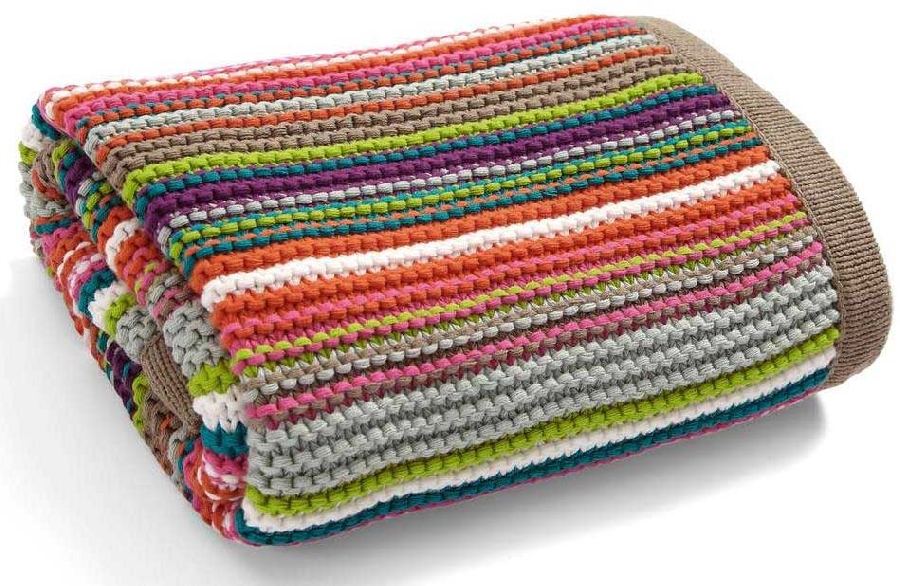 small-knitted-blanket